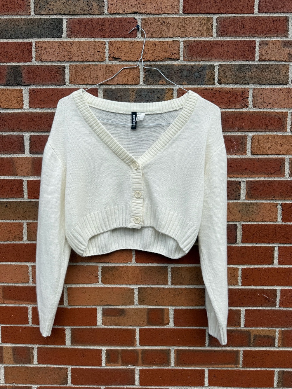 H&M Divided Cream Cropped Button Front Cardigan Sweater Size Medium